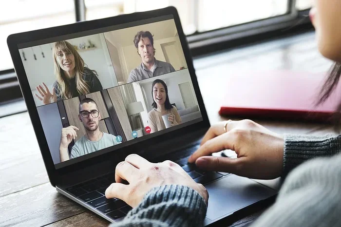 Advantages Disadvantages Of Chatting On The Internet