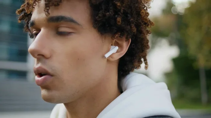 Can Bluetooth Earbuds Really Be Used As Hearing Aid