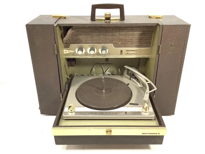 Can You Connect Your Phone To A Victrola Record Player